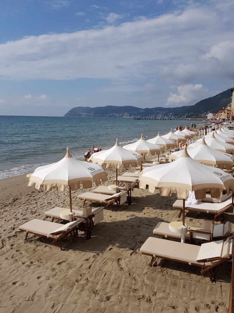 privéstrand Grand hotel Alassio, Ligurië, Italië 