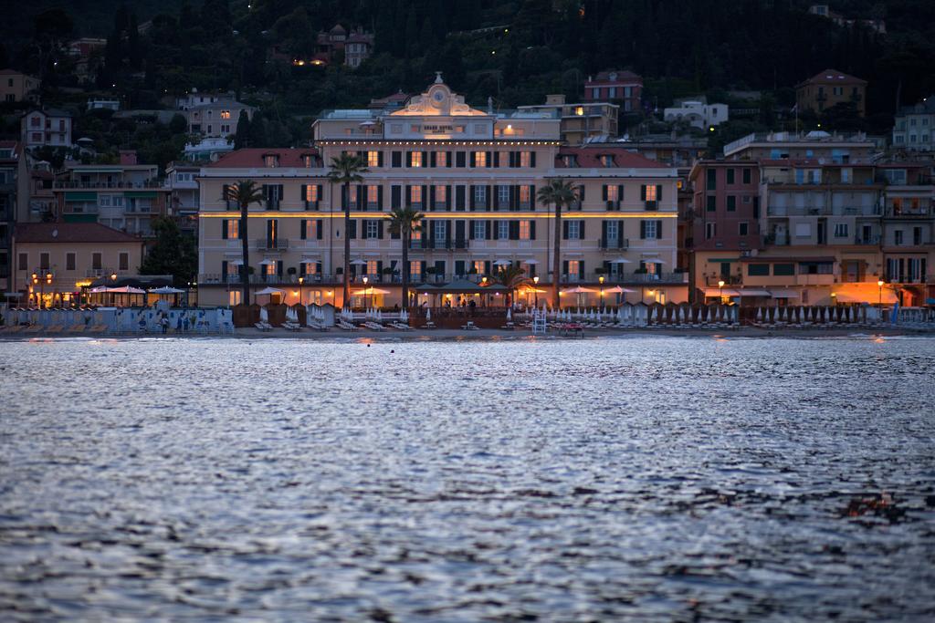 Grand Hotel Alassio resort & spa, bloemenrivièra, Ligurië, Italië by night ****** (vijf sterren strandhotel Alassio, Italiaanse Rivièra) www.alassio.nl