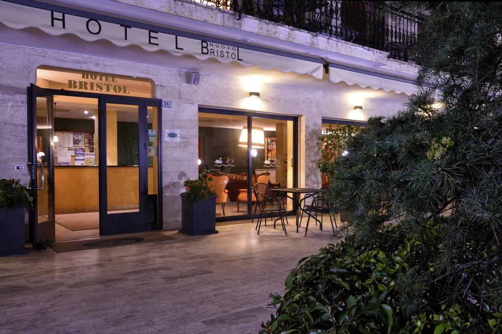 Hotel Bristol, Alassio, Ligurië, bloemenrivièra, Italiaanse Rivièra, Italië www.alassio.nl