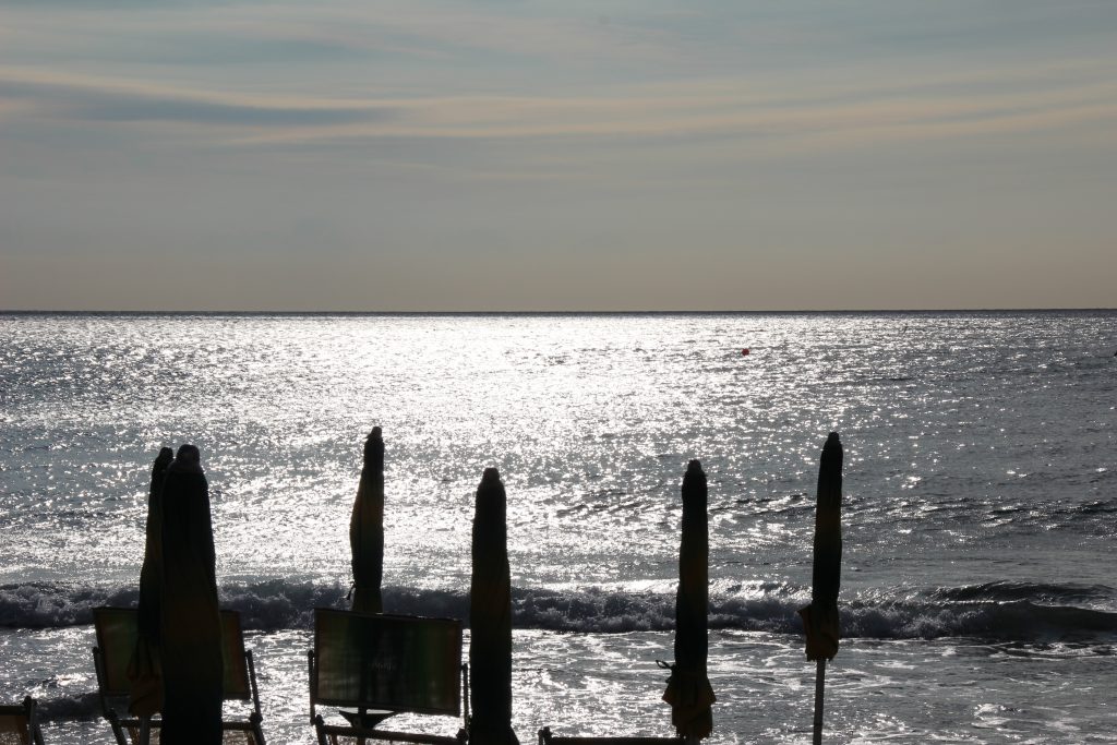 Prachtige zee bij Alassio, aan de Italiaanse bloemenrivièra in Italië