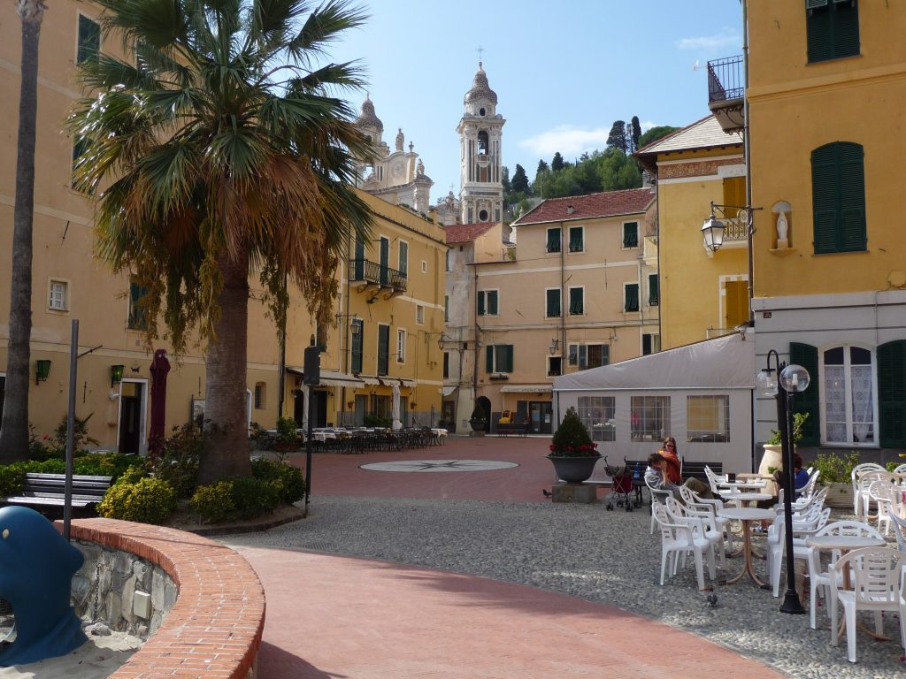 centrum Laigueglia bloemenrivièra Ligurië Italië