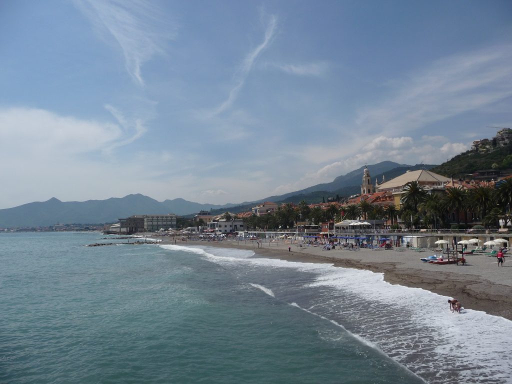 strand Pietra Ligure, Ligurië, Italië (Bloemenrivièra)