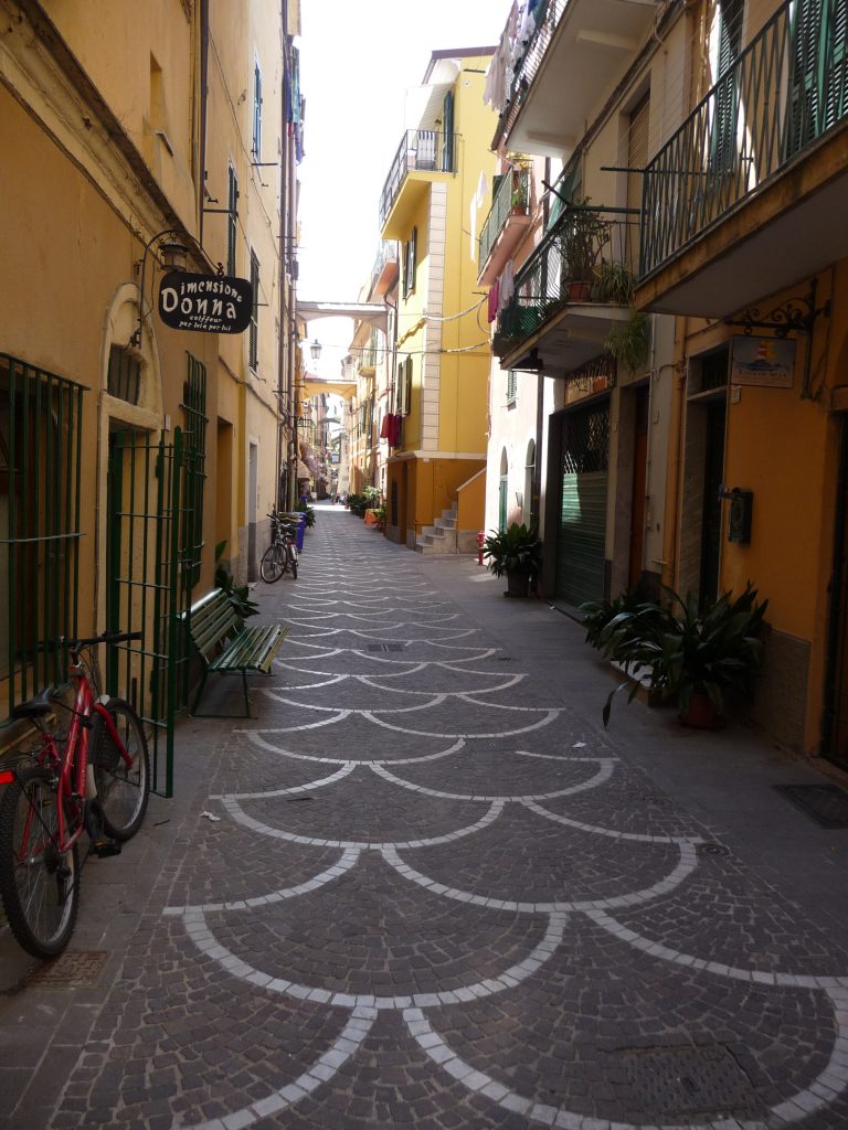centrum Pietra Ligure, Ligurië, Italië (Bloemenrivièra)
