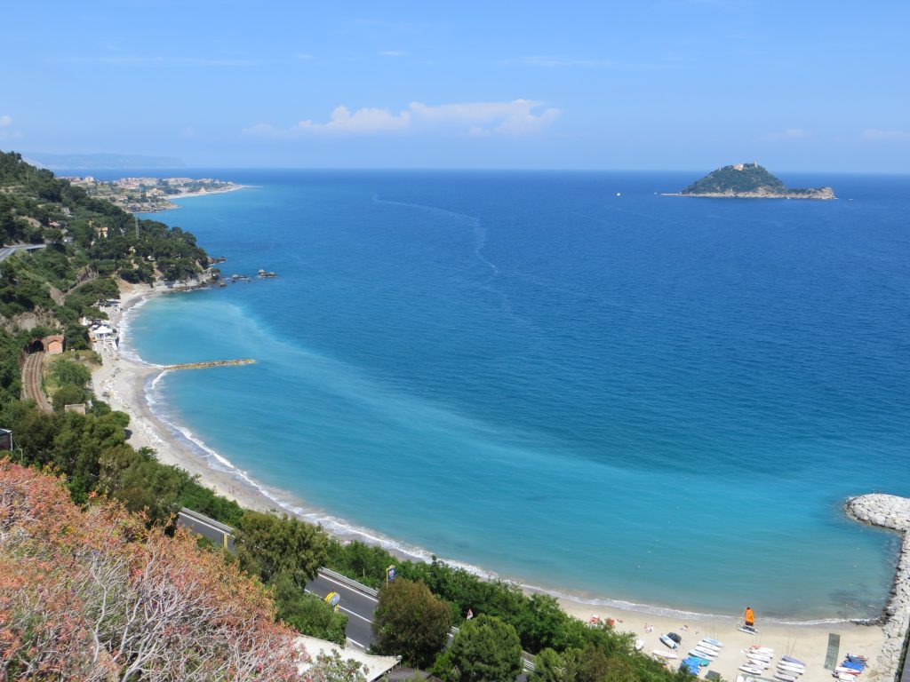 Prachtige zee, natuur en kust bloemenrivièra / Ligurië / Ligurische kust / Italiaanse Riviera