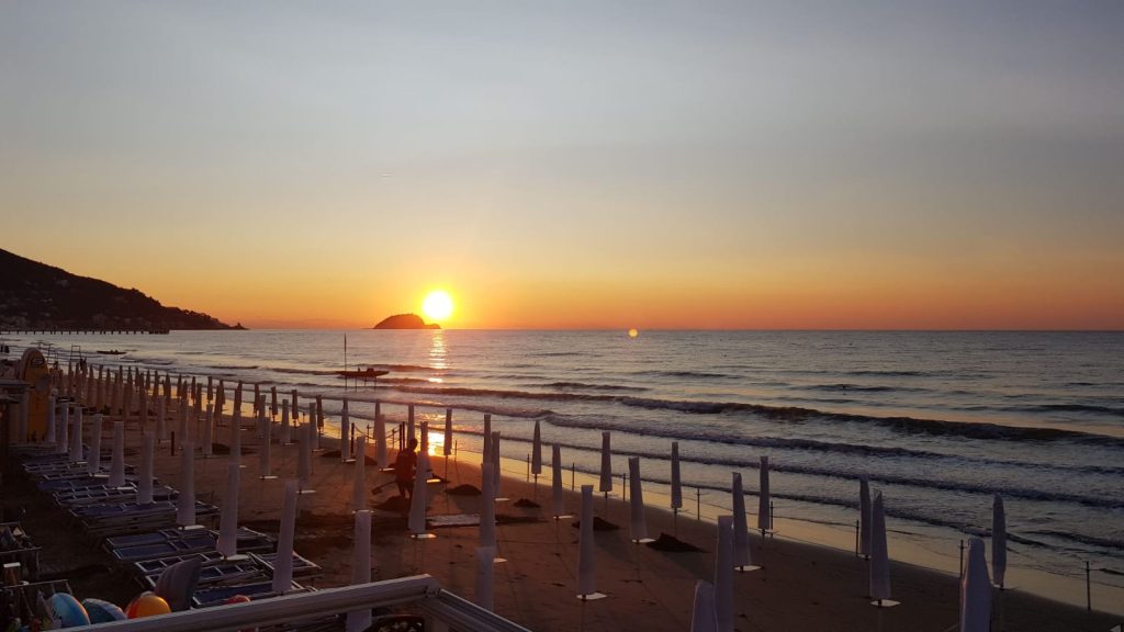 zonsopgang Alassio, Italiaanse Riviera